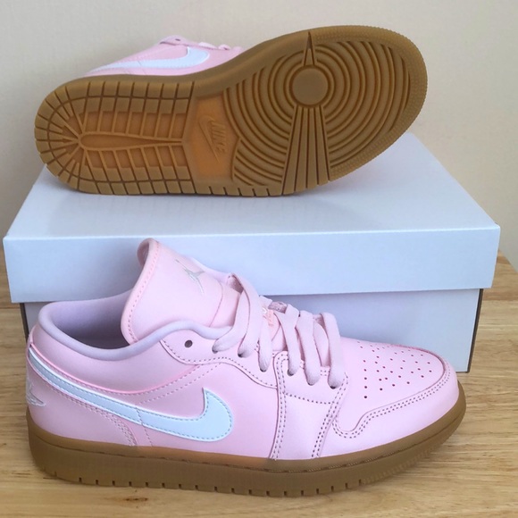 💖💖NIKE AIR JORDAN 1 LOW SNEAKERS💖💖 - Picture 7 of 9